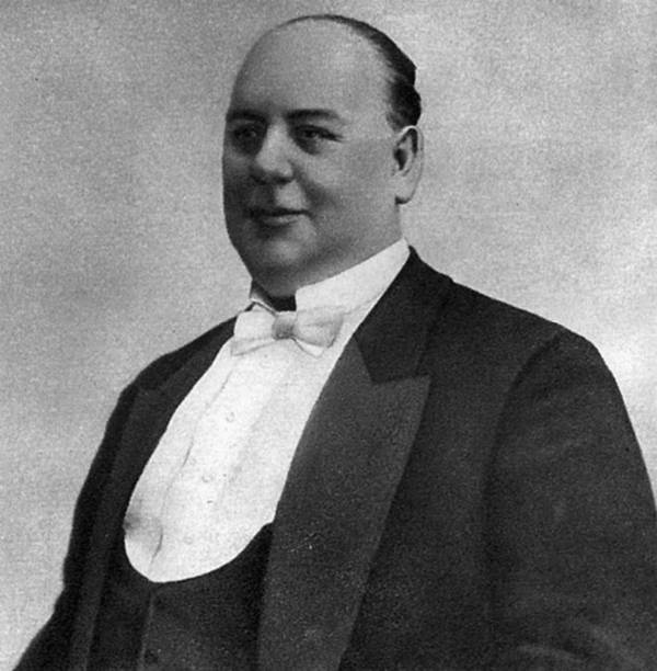 Иллюстрация к книге — 100 великих российских актеров [i_020.jpg]