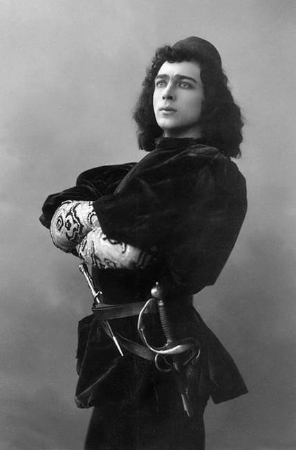 Иллюстрация к книге — 100 великих российских актеров [i_038.jpg]