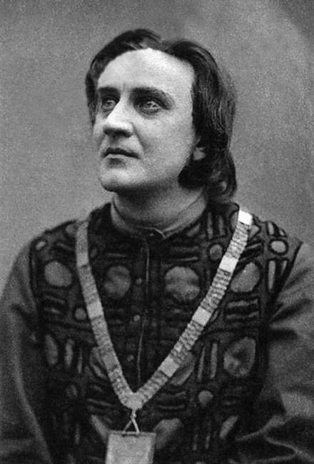 Иллюстрация к книге — 100 великих российских актеров [i_040.jpg]