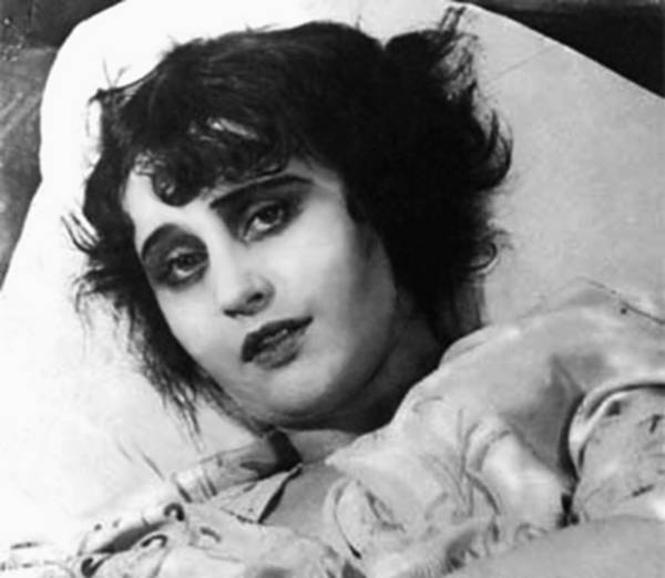 Иллюстрация к книге — 100 великих российских актеров [i_049.jpg]