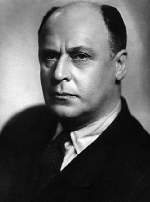 Иллюстрация к книге — 100 великих российских актеров [i_069.jpg]