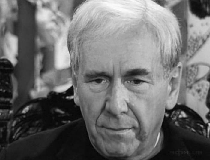 Иллюстрация к книге — 100 великих российских актеров [i_070.jpg]