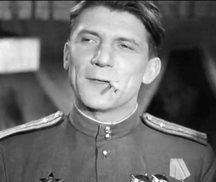 Иллюстрация к книге — 100 великих российских актеров [i_071.jpg]