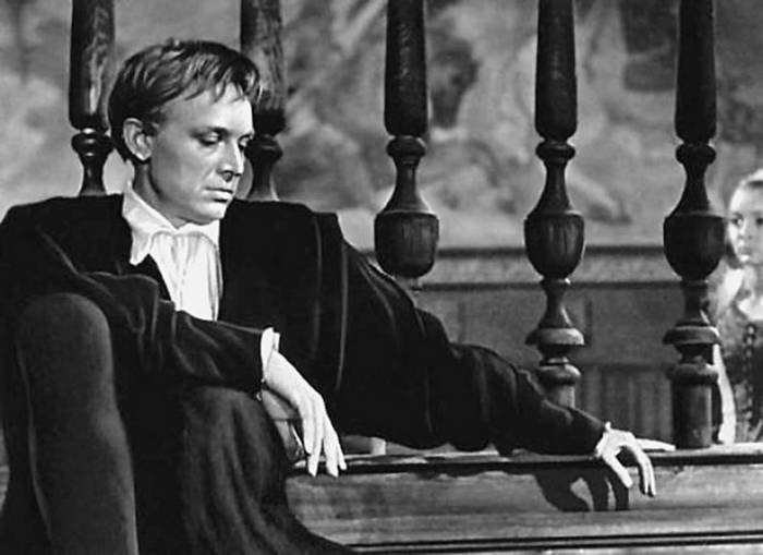 Иллюстрация к книге — 100 великих российских актеров [i_079.jpg]