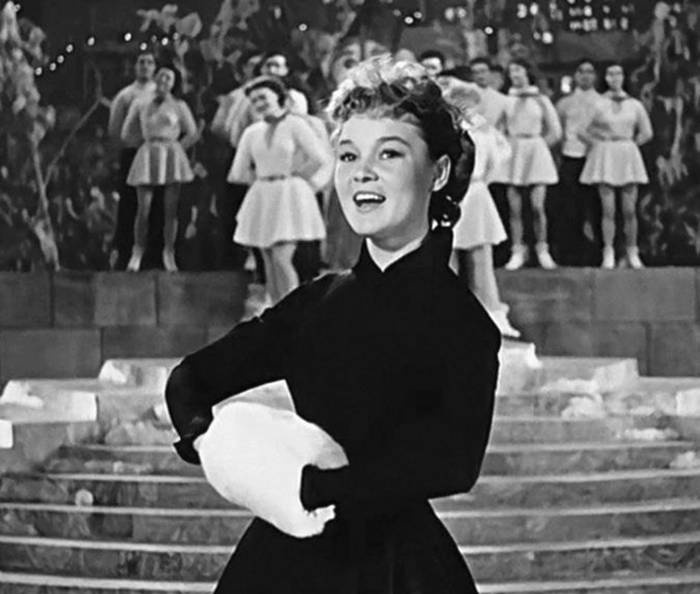 Иллюстрация к книге — 100 великих российских актеров [i_094.jpg]