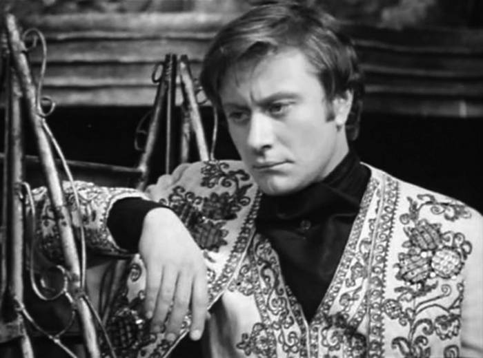 Иллюстрация к книге — 100 великих российских актеров [i_096.jpg]