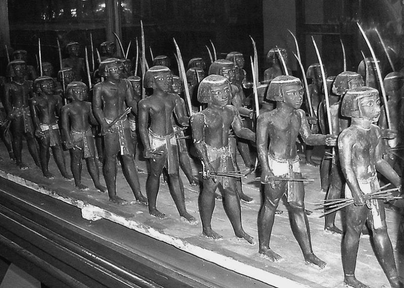 Иллюстрация к книге — 100 великих тайн человека [i_001.jpg]