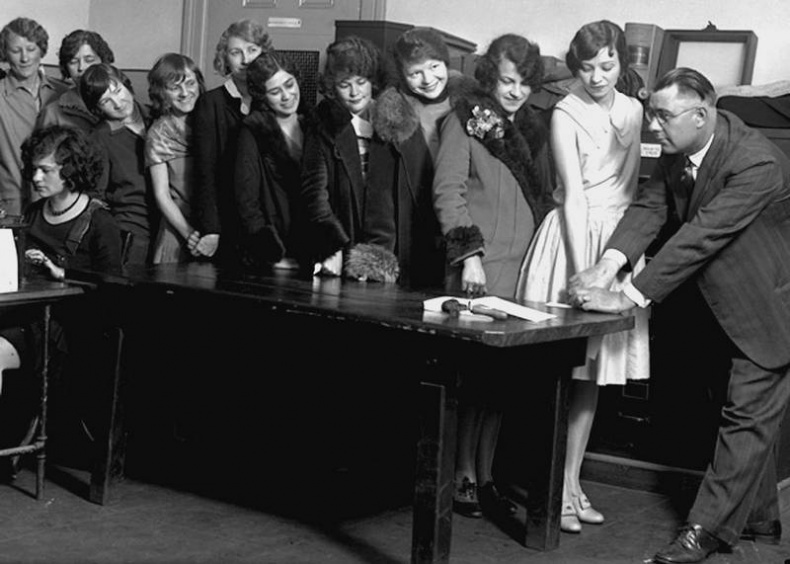 Иллюстрация к книге — 100 великих тайн человека [i_030.jpg]