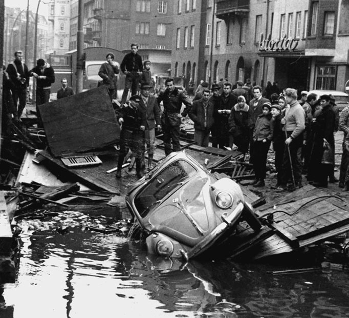 Иллюстрация к книге — 500 великих катастроф [i_055.jpg]