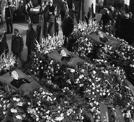 Иллюстрация к книге — 500 великих катастроф [i_340.jpg]