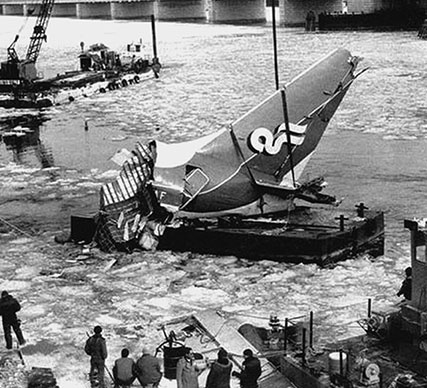 Иллюстрация к книге — 500 великих катастроф [i_440.jpg]