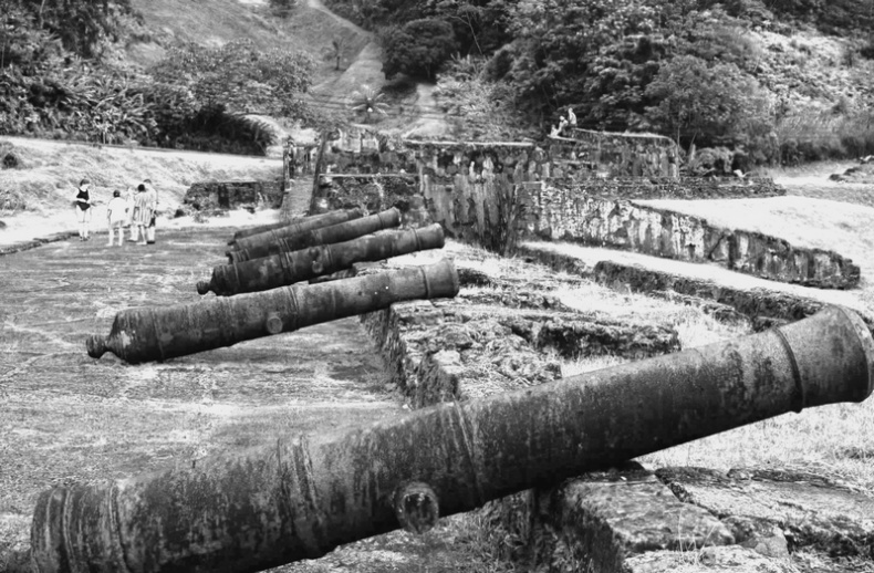 Иллюстрация к книге — История морских разбойников [i_013.jpg]