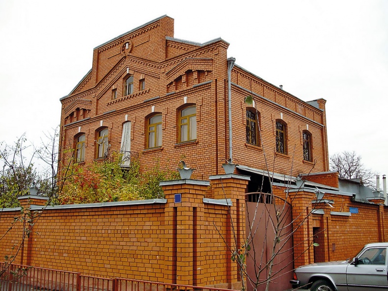 Иллюстрация к книге — Столкновение. Откровенная история Виталия Калоева [i_043.jpg]