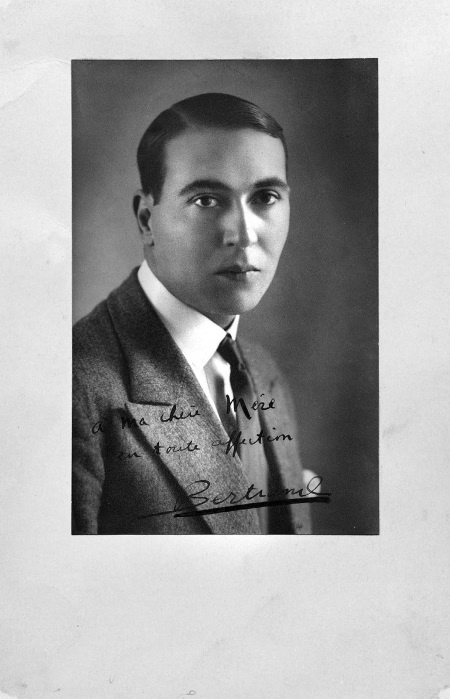 Иллюстрация к книге — Они. Воспоминания о родителях [i_015.jpg]