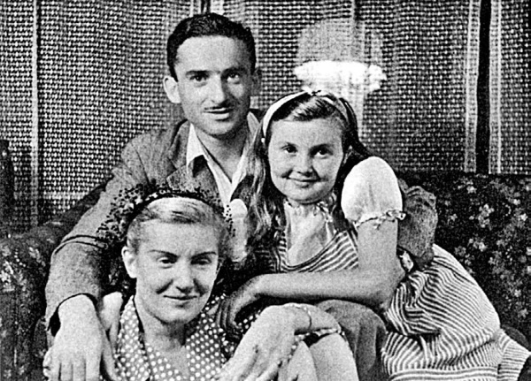 Иллюстрация к книге — Они. Воспоминания о родителях [i_023.jpg]