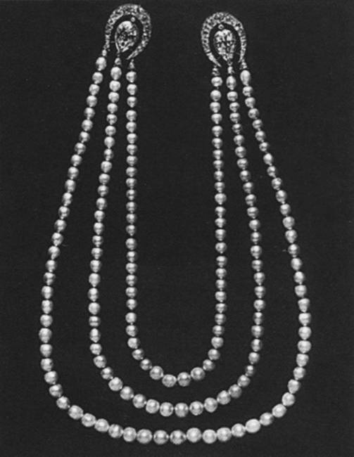 Иллюстрация к книге — Петербургские ювелиры XIX – начала XX в. Династии знаменитых мастеров императорской России [i_024.jpg]