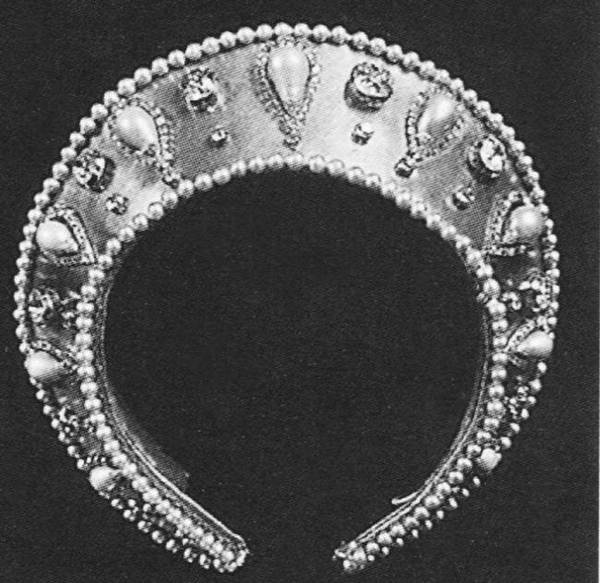 Иллюстрация к книге — Петербургские ювелиры XIX – начала XX в. Династии знаменитых мастеров императорской России [i_033.jpg]