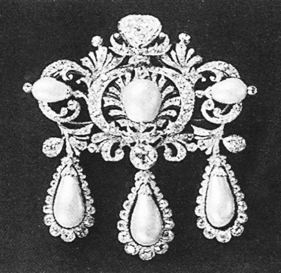 Иллюстрация к книге — Петербургские ювелиры XIX – начала XX в. Династии знаменитых мастеров императорской России [i_034.jpg]