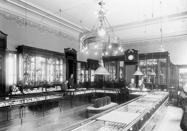 Иллюстрация к книге — Петербургские ювелиры XIX – начала XX в. Династии знаменитых мастеров императорской России [i_044.jpg]