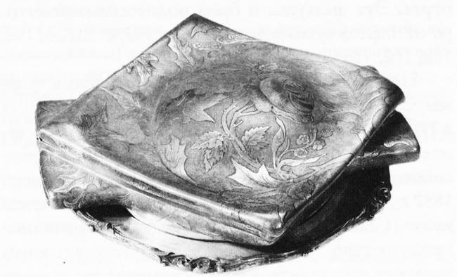 Иллюстрация к книге — Петербургские ювелиры XIX – начала XX в. Династии знаменитых мастеров императорской России [i_057.jpg]