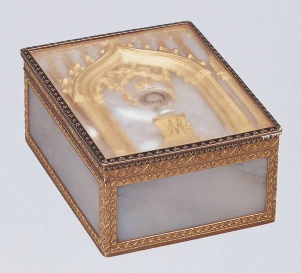 Иллюстрация к книге — Петербургские ювелиры XIX – начала XX в. Династии знаменитых мастеров императорской России [i_061.jpg]