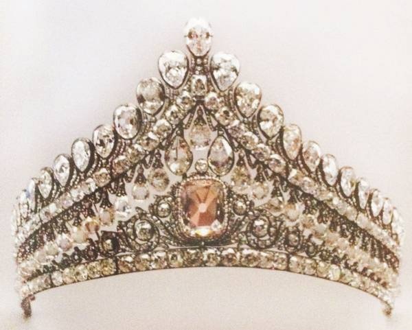 Иллюстрация к книге — Петербургские ювелиры XIX – начала XX в. Династии знаменитых мастеров императорской России [i_065.jpg]