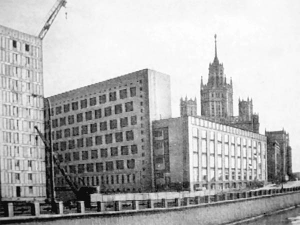 Иллюстрация к книге — Шоссе Энтузиастов. Дорога великих свершений [_42.jpg]