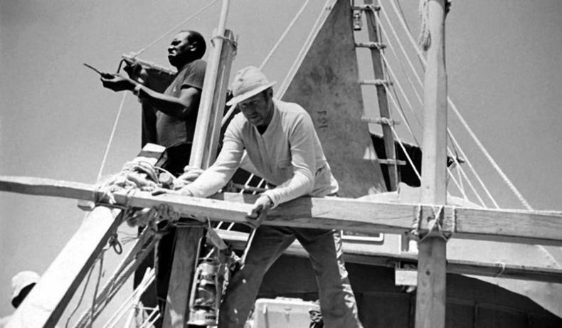 Иллюстрация к книге — С Хейердалом через Атлантику. О силе духа в диких условиях [i_007.jpg]