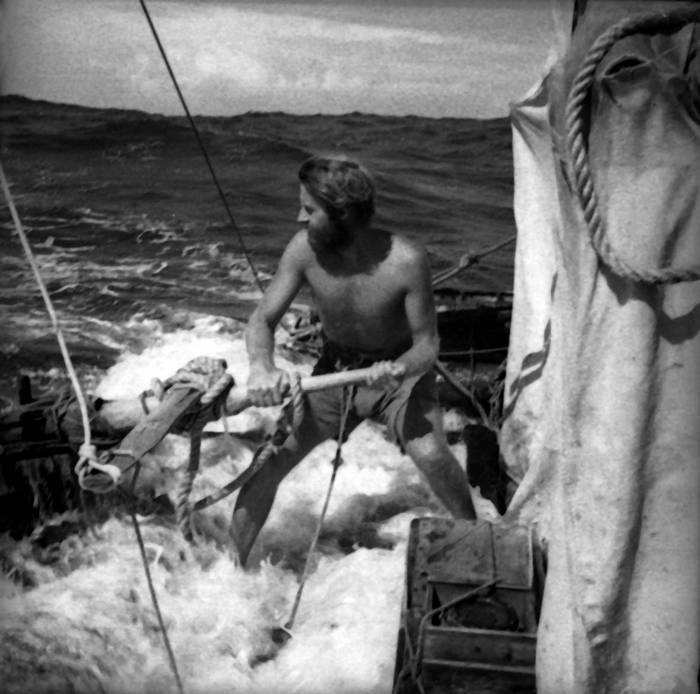 Иллюстрация к книге — С Хейердалом через Атлантику. О силе духа в диких условиях [i_024.jpg]