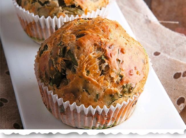 Иллюстрация к книге — Готовим в форме для кексов. Маффины. Булочки. Закуски. Завтраки [_053.jpg]