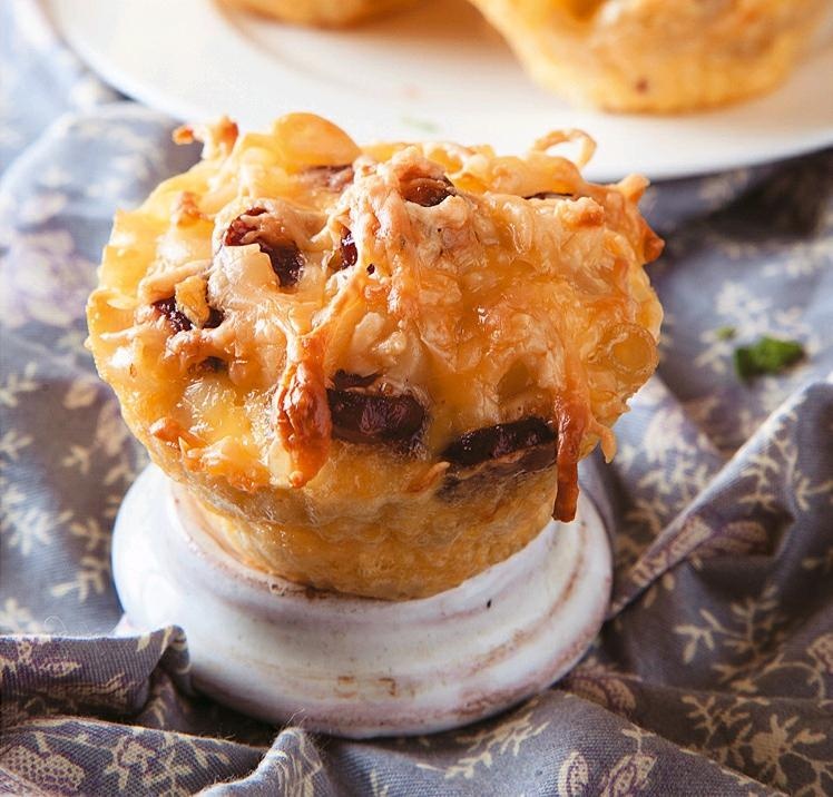 Иллюстрация к книге — Готовим в форме для кексов. Маффины. Булочки. Закуски. Завтраки [_113.jpg]