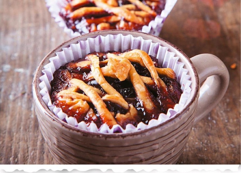 Иллюстрация к книге — Готовим в форме для кексов. Маффины. Булочки. Закуски. Завтраки [_197.jpg]