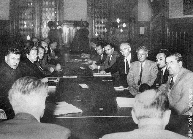 Иллюстрация к книге — Венгерский кризис 1956 года в исторической ретроспективе [i_028.jpg]