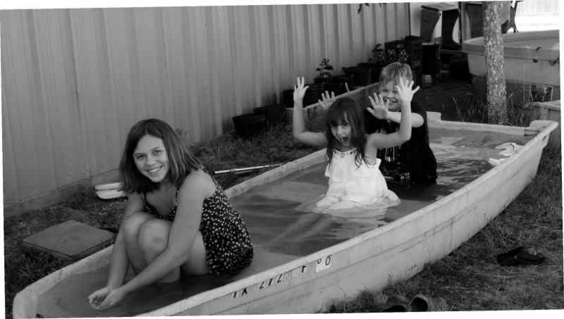 Иллюстрация к книге — Безумно счастливые. Невероятно смешные рассказы о нашей обычной жизни [i_007.jpg]