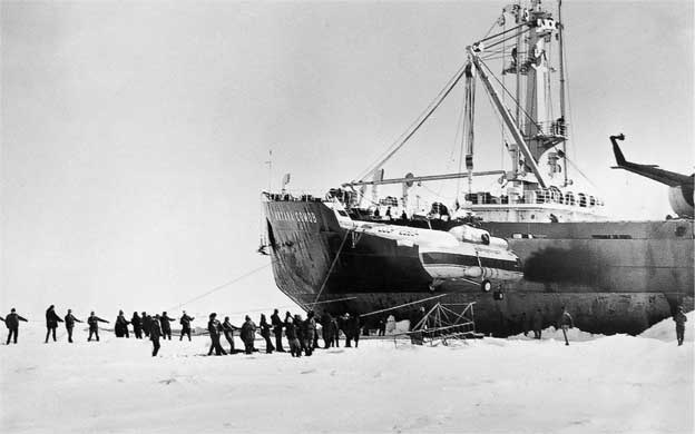 Иллюстрация к книге — Ледокол. Подлинная история "Михаила Сомова" [i_010.jpg]