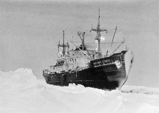 Иллюстрация к книге — Ледокол. Подлинная история "Михаила Сомова" [i_012.jpg]