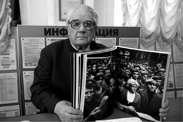 Иллюстрация к книге — Вторжение. Взгляд из России. Чехословакия, август 1968 [i_012.jpg]