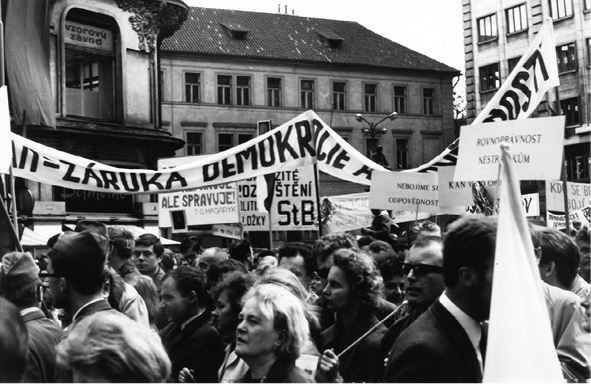 Иллюстрация к книге — Вторжение. Взгляд из России. Чехословакия, август 1968 [i_015.jpg]