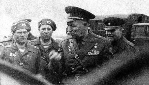 Иллюстрация к книге — Вторжение. Взгляд из России. Чехословакия, август 1968 [i_022.jpg]