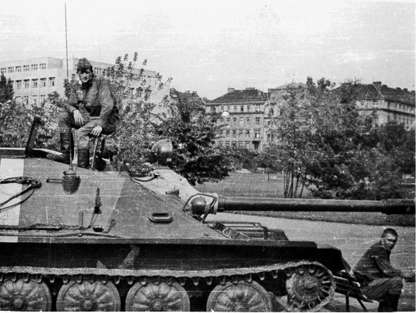 Иллюстрация к книге — Вторжение. Взгляд из России. Чехословакия, август 1968 [i_027.jpg]