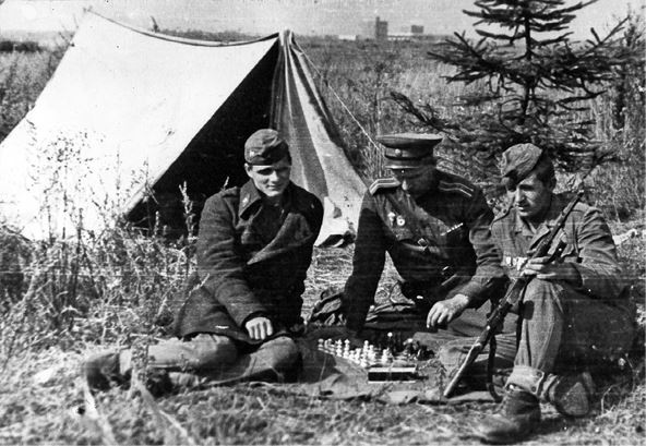 Иллюстрация к книге — Вторжение. Взгляд из России. Чехословакия, август 1968 [i_029.jpg]