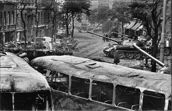 Иллюстрация к книге — Вторжение. Взгляд из России. Чехословакия, август 1968 [i_044.jpg]