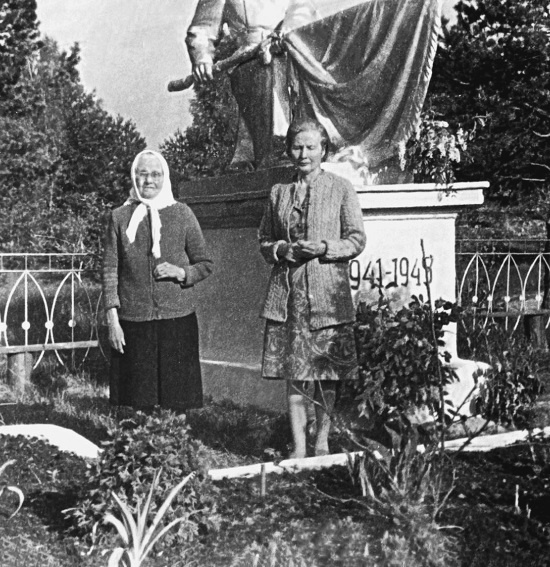 Иллюстрация к книге — Я-муары. Откровенные истории блогера [i_035.jpg]