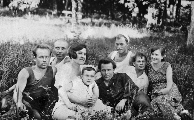 Иллюстрация к книге — Я-муары. Откровенные истории блогера [i_038.jpg]