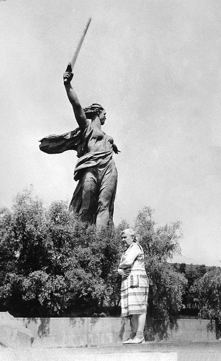 Иллюстрация к книге — Я-муары. Откровенные истории блогера [i_043.jpg]