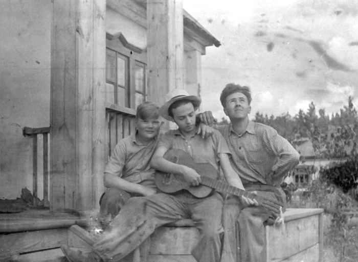 Иллюстрация к книге — Цветочки Александра Меня [i_005.jpg]