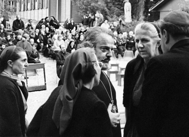 Иллюстрация к книге — Цветочки Александра Меня [i_036.jpg]