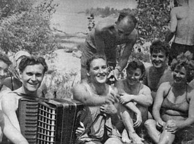 Иллюстрация к книге — Нонна Мордюкова и Вячеслав Тихонов. Как казачка Штирлица любила [_10.jpg]