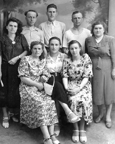 Иллюстрация к книге — Нонна Мордюкова и Вячеслав Тихонов. Как казачка Штирлица любила [_16.jpg]