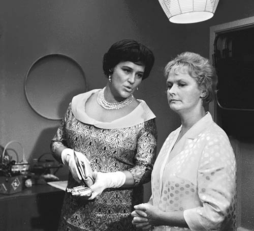 Иллюстрация к книге — Нонна Мордюкова и Вячеслав Тихонов. Как казачка Штирлица любила [_44.jpg]